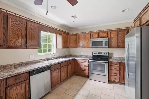 Kitchen - 2005 Wansley, Laurel, MS 39443 photo 3 of 3