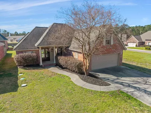21 Village Dr, Hattiesburg, MS 39402