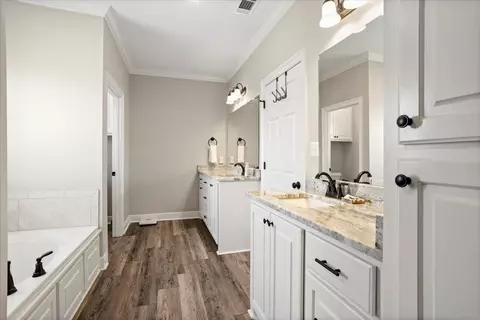 Entry Way - 1562 Oloh Rd, Sumrall, MS 39482 photo 3 of 4