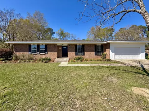 717 Berkshire Dr, Hattiesburg, MS 39402