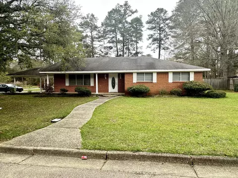 901 Sunset Cir, Columbia, MS 39429