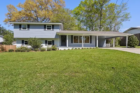 703 Woodland Hills Dr, Hattiesburg, MS 39402