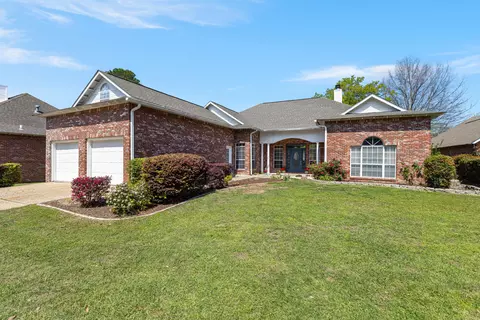 29 Stones Throw Dr, Hattiesburg, MS 39402