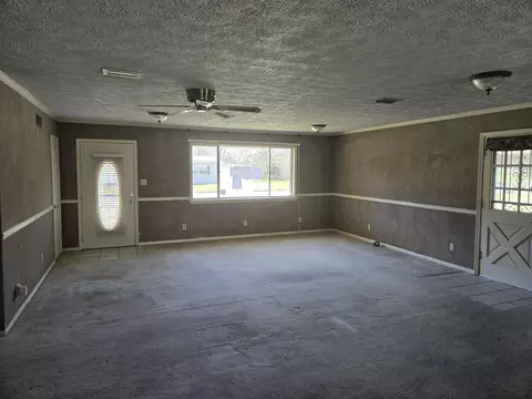 Living - 404 E Main St, Laurel, MS 39440 photo 1 of 2