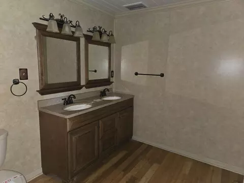Bath - 404 E Main St, Laurel, MS 39440 photo 2 of 2