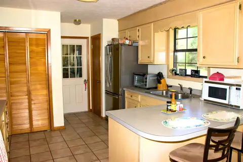 Kitchen - 141 Heed Neely Rd, Braxton, MS 39044 photo 2 of 3