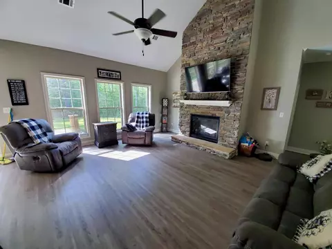 Living - 1071 County Road 132, Quitman, MS 39355 photo 1 of 1