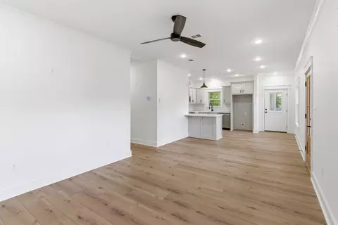 Living - 408 Main St, Purvis, MS 39475 photo 2 of 3