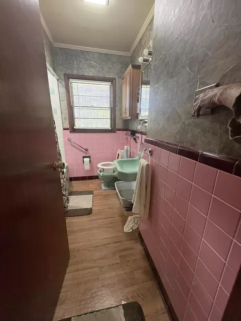 Bath - 54 Welborn Rd, Laurel, MS 39443 photo 1 of 4