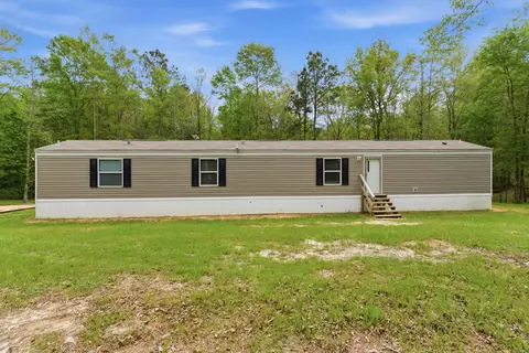 79 Pecan St, Richton, MS 39476