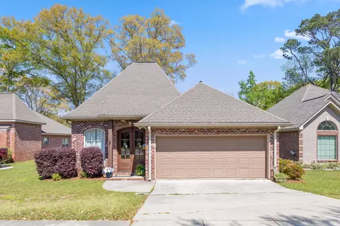 16 Village Dr, Hattiesburg, MS 39402