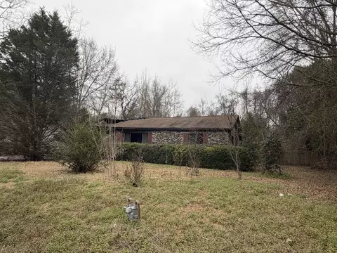 804 Barkley Rd, Hattiesburg, MS 39401