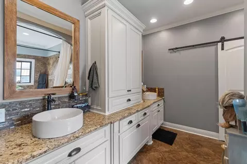 Bath - 131 Violet Dr, Laurel, MS 39443 photo 1 of 5