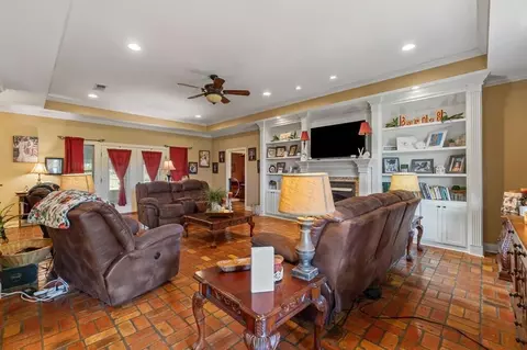Living - 131 Violet Dr, Laurel, MS 39443 photo 1 of 2
