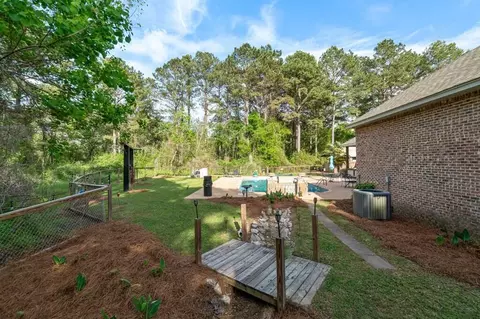 Exterior - 131 Violet Dr, Laurel, MS 39443 photo 16 of 17