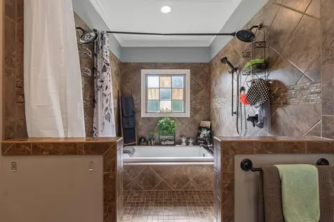 Bath - 131 Violet Dr, Laurel, MS 39443 photo 2 of 5