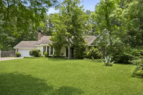 70 Poplar Dr, Hattiesburg, MS 39402