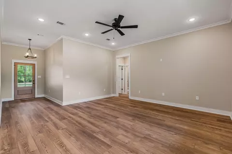 Living - 6 Millie Lott Rd, Sumrall, MS 39482 photo 3 of 3