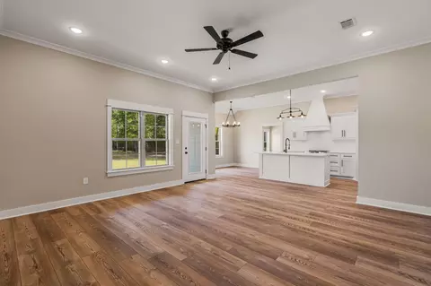 Living - 6 Millie Lott Rd, Sumrall, MS 39482 photo 2 of 3