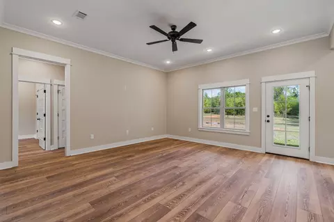 Living - 6 Millie Lott Rd, Sumrall, MS 39482 photo 1 of 3