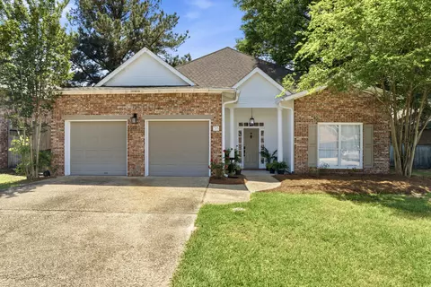 38 Stones Throw Dr, Hattiesburg, MS 39402