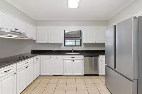 Kitchen - 3 Billy Craft Rd, Laurel, MS 39443 photo 2 of 4