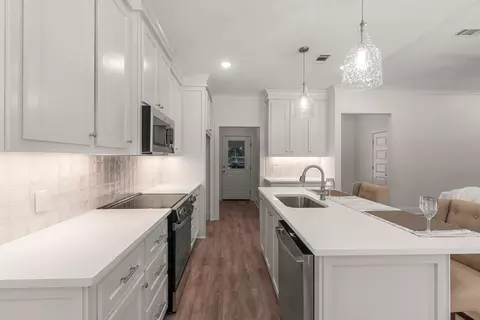 Kitchen - 68 Ratcliff Rd, Sumrall, MS 39482 photo 2 of 2