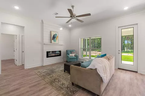 Living - 68 Ratcliff Rd, Sumrall, MS 39482 photo 2 of 2