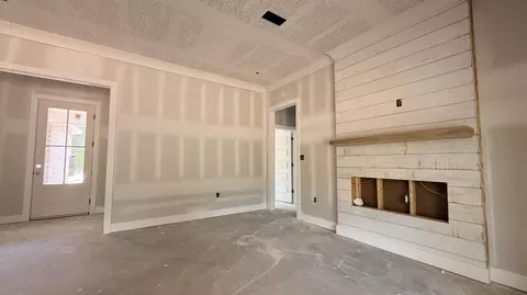 Living - 68 Ratcliff Rd, Sumrall, MS 39482 photo 5 of 5