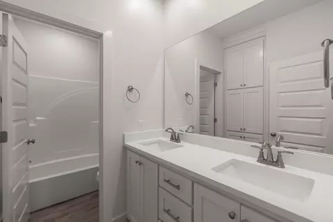 Bath - 68 Ratcliff Rd, Sumrall, MS 39482 photo 5 of 6