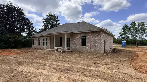 Exterior - 68 Ratcliff Rd, Sumrall, MS 39482 photo 4 of 7