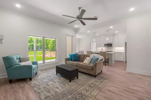 Living - 68 Ratcliff Rd, Sumrall, MS 39482 photo 1 of 2