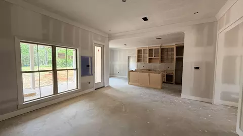 Living - 68 Ratcliff Rd, Sumrall, MS 39482 photo 3 of 5