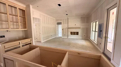 Living - 68 Ratcliff Rd, Sumrall, MS 39482 photo 4 of 5