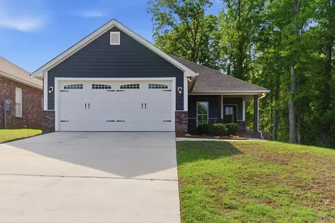 69 N Barnes Field Dr, Hattiesburg, MS 39402