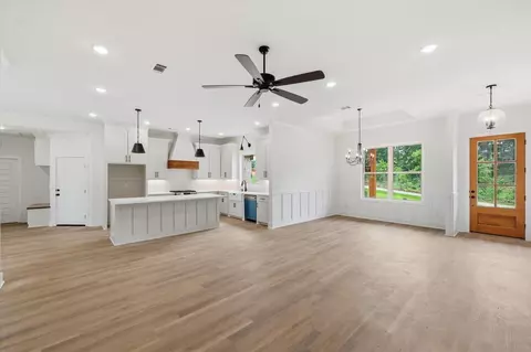 Living - 182 A D Mclendon, Mendenhall, MS 39114 photo 4 of 6