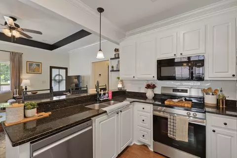 Kitchen - 17 Willow Ct, Sumrall, MS 39482 photo 2 of 2