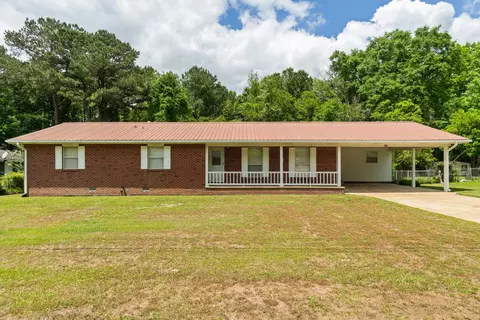 324 Garden Ln, Petal, MS 39465