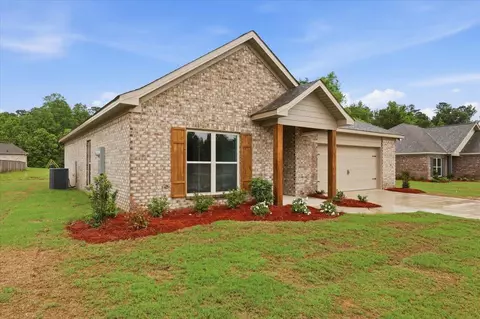 300 Courtney Ln, Magee, MS 39111