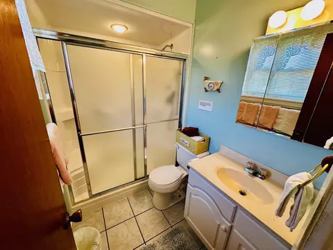 Bath - 26 Lee St, Petal, MS 39465 photo 3 of 4