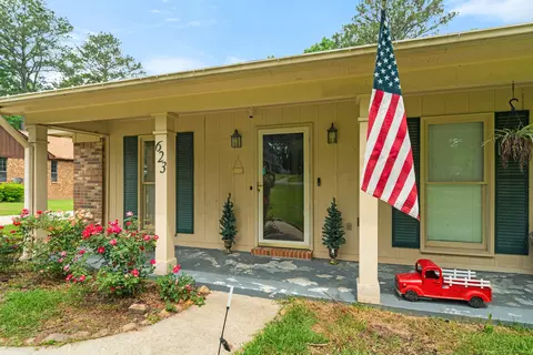 Exterior - 623 Cherry Ln, Laurel, MS 39440 photo 6 of 13