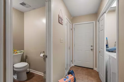 Entry Way - 623 Cherry Ln, Laurel, MS 39440 photo 4 of 4