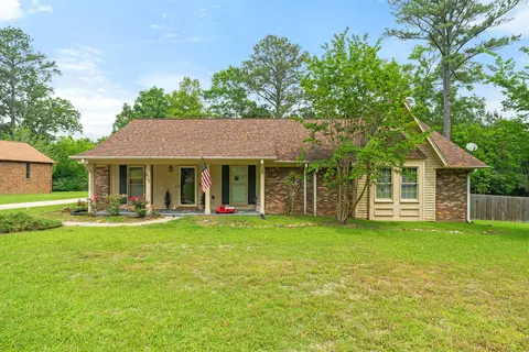 623 Cherry Ln, Laurel, MS 39440
