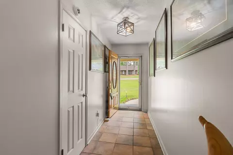 Entry Way - 623 Cherry Ln, Laurel, MS 39440 photo 1 of 4