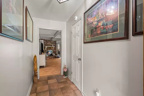 Entry Way - 623 Cherry Ln, Laurel, MS 39440 photo 2 of 4
