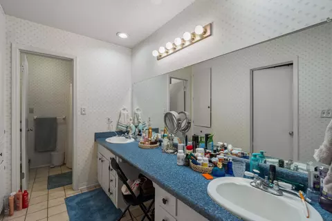 Bath - 623 Cherry Ln, Laurel, MS 39440 photo 1 of 4