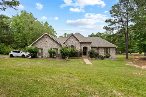 4 Blue Moon Dr, Hattiesburg, MS 39401