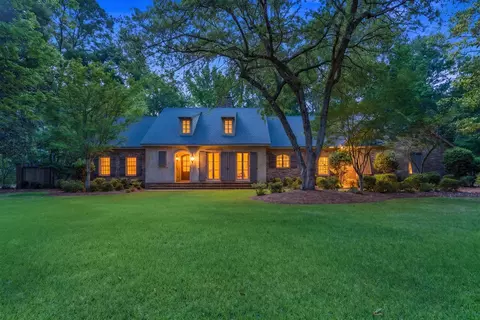 112 Heatherwood Dr, Hattiesburg, MS 39402