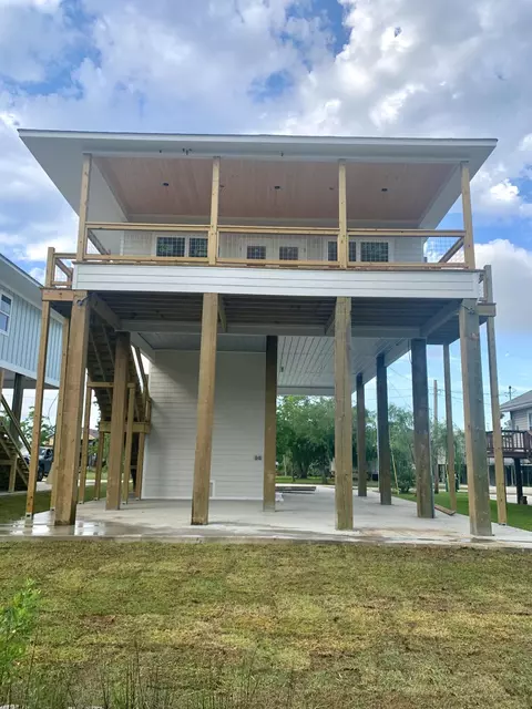 5017 Kansas St, Bay St. Louis, MS 39520