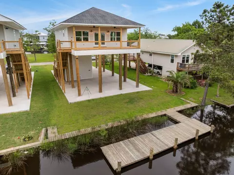 5017 Kansas St, Bay St. Louis, MS 39520